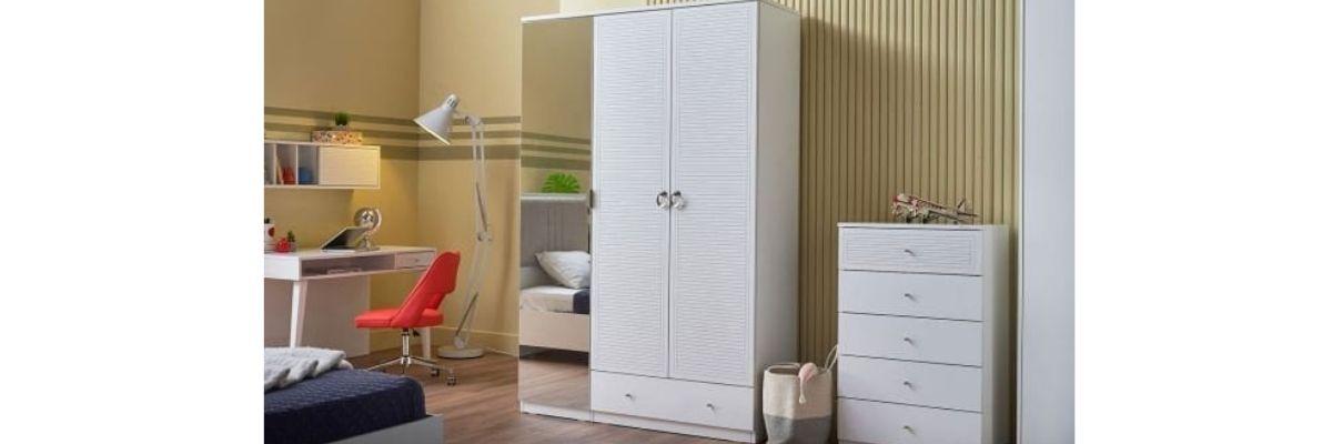 204/FOTORAFLAR /GENC ERKEK ODA MOBILYA TAKIMLARI